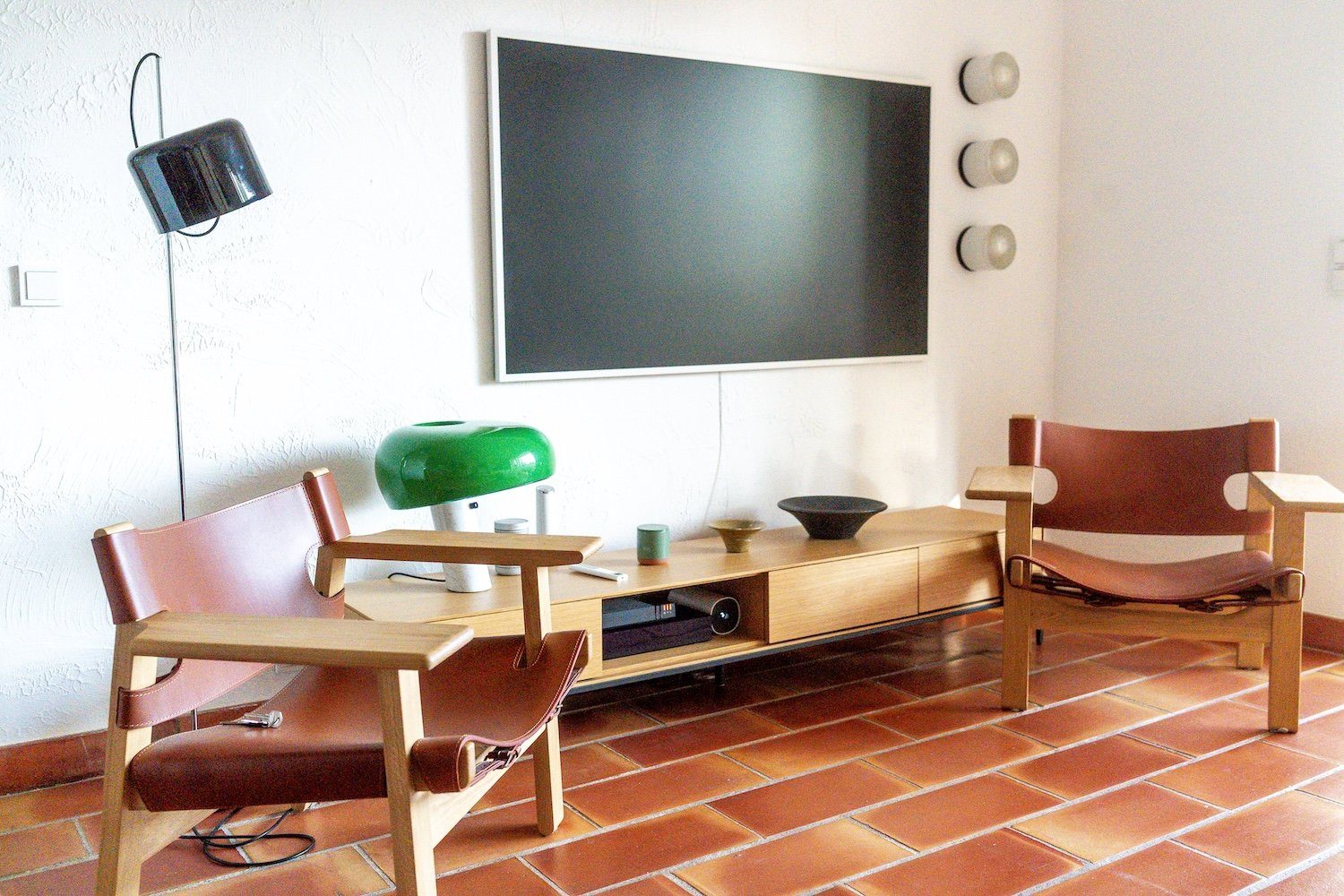 Living room with wooden chairs, Casabianca renovation